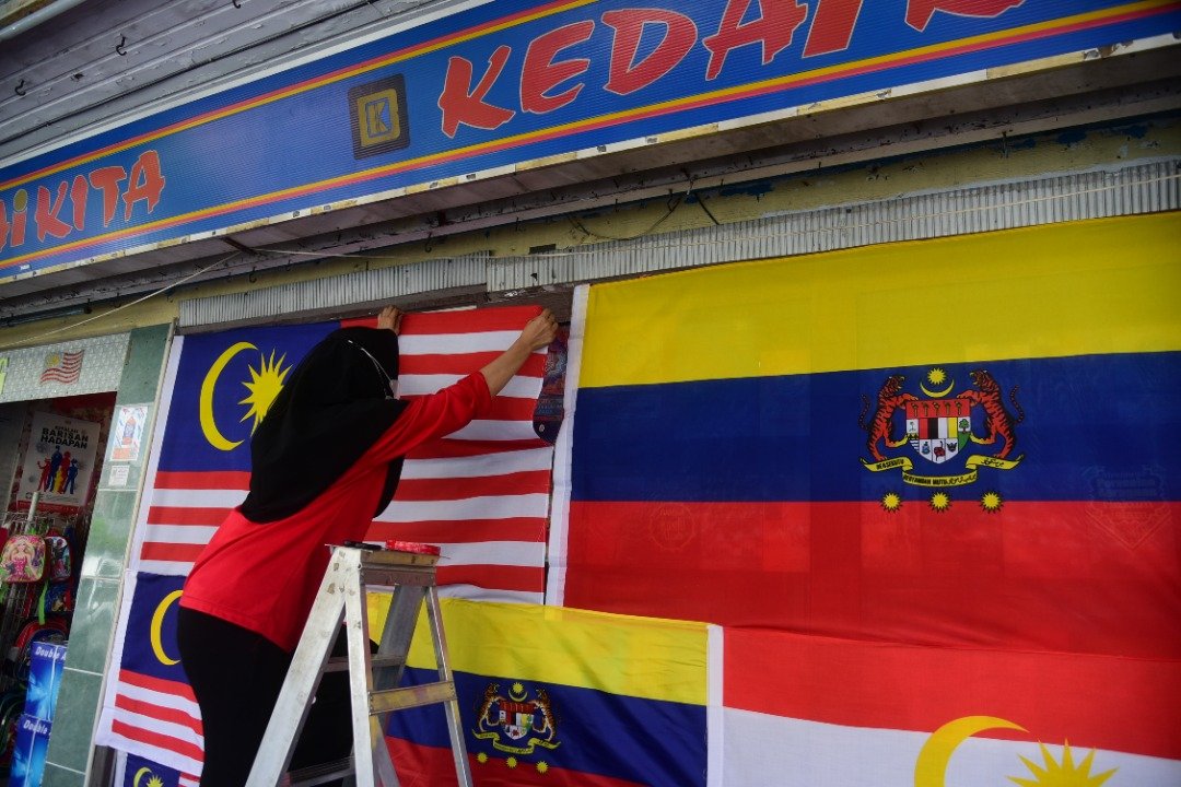 JALUR GEMILANG BERKIBAR MEGAH DI PELOSOK LABUAN - Laman Web MKN